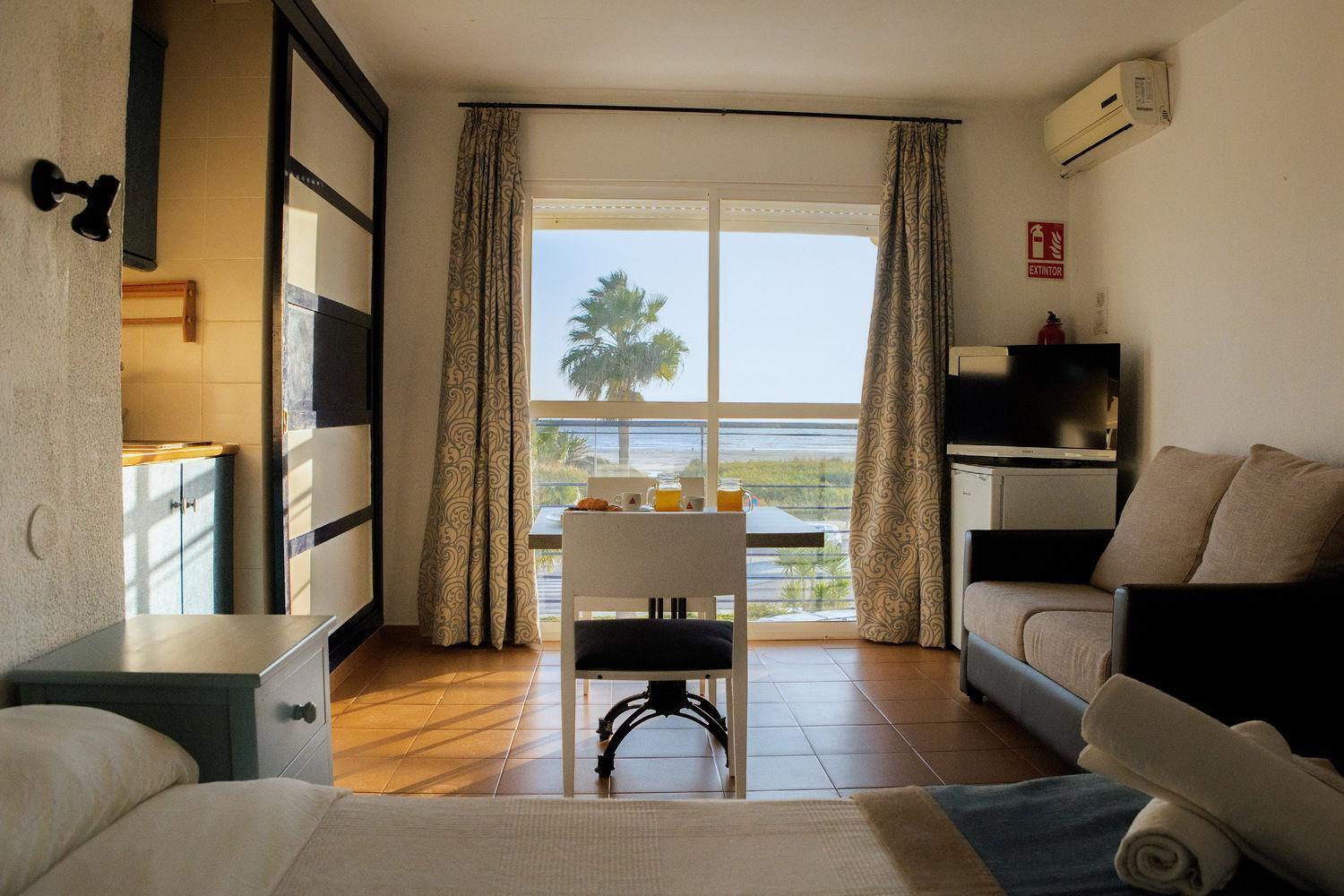 Hotel Playa Conil - Beachfront Studios & Suites Conil De La Frontera Buitenkant foto