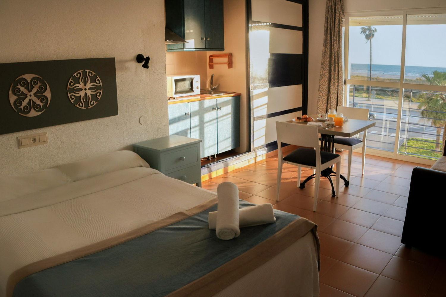 Hotel Playa Conil - Beachfront Studios & Suites Conil De La Frontera Buitenkant foto