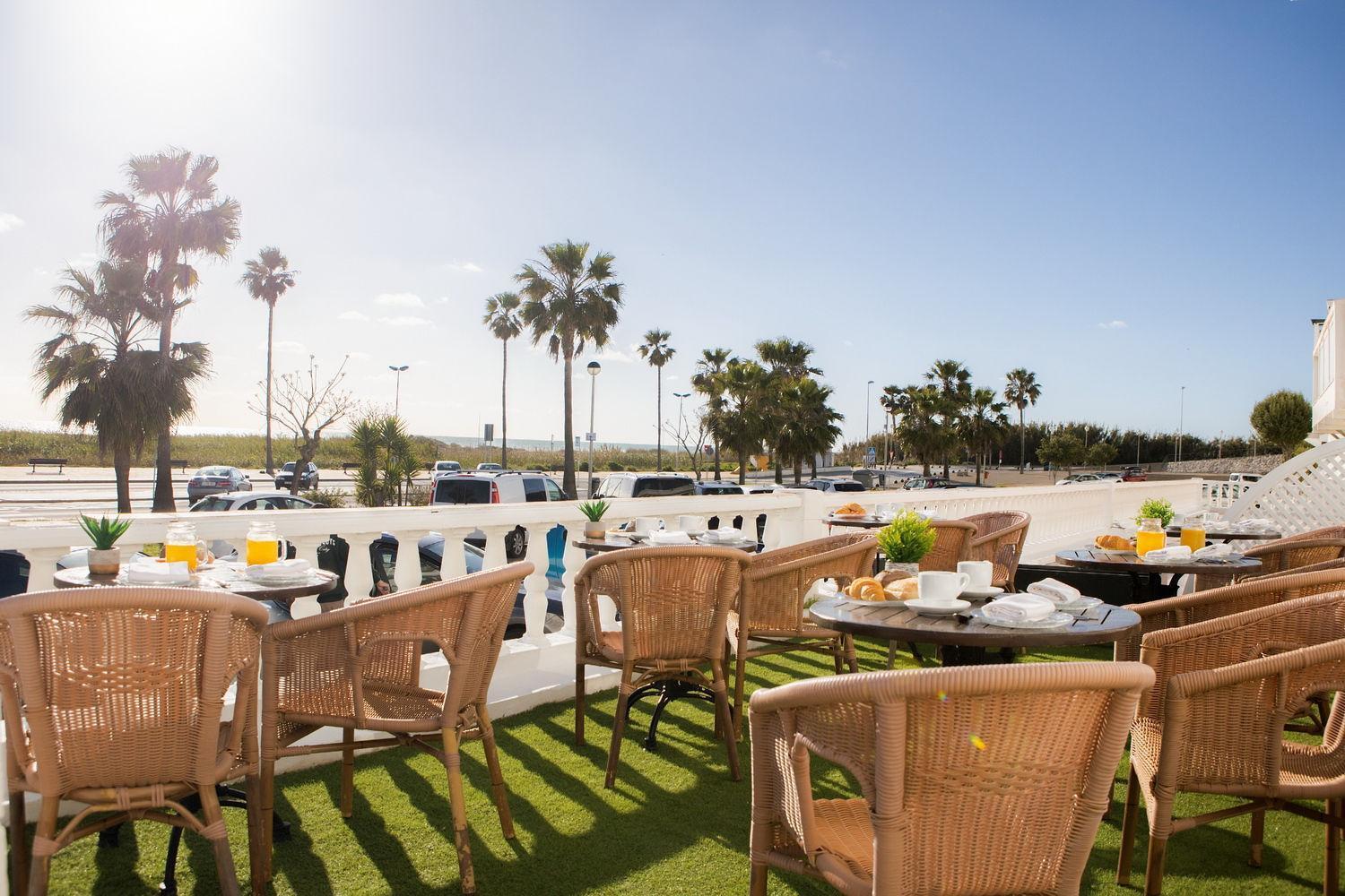 Hotel Playa Conil - Beachfront Studios & Suites Conil De La Frontera Buitenkant foto