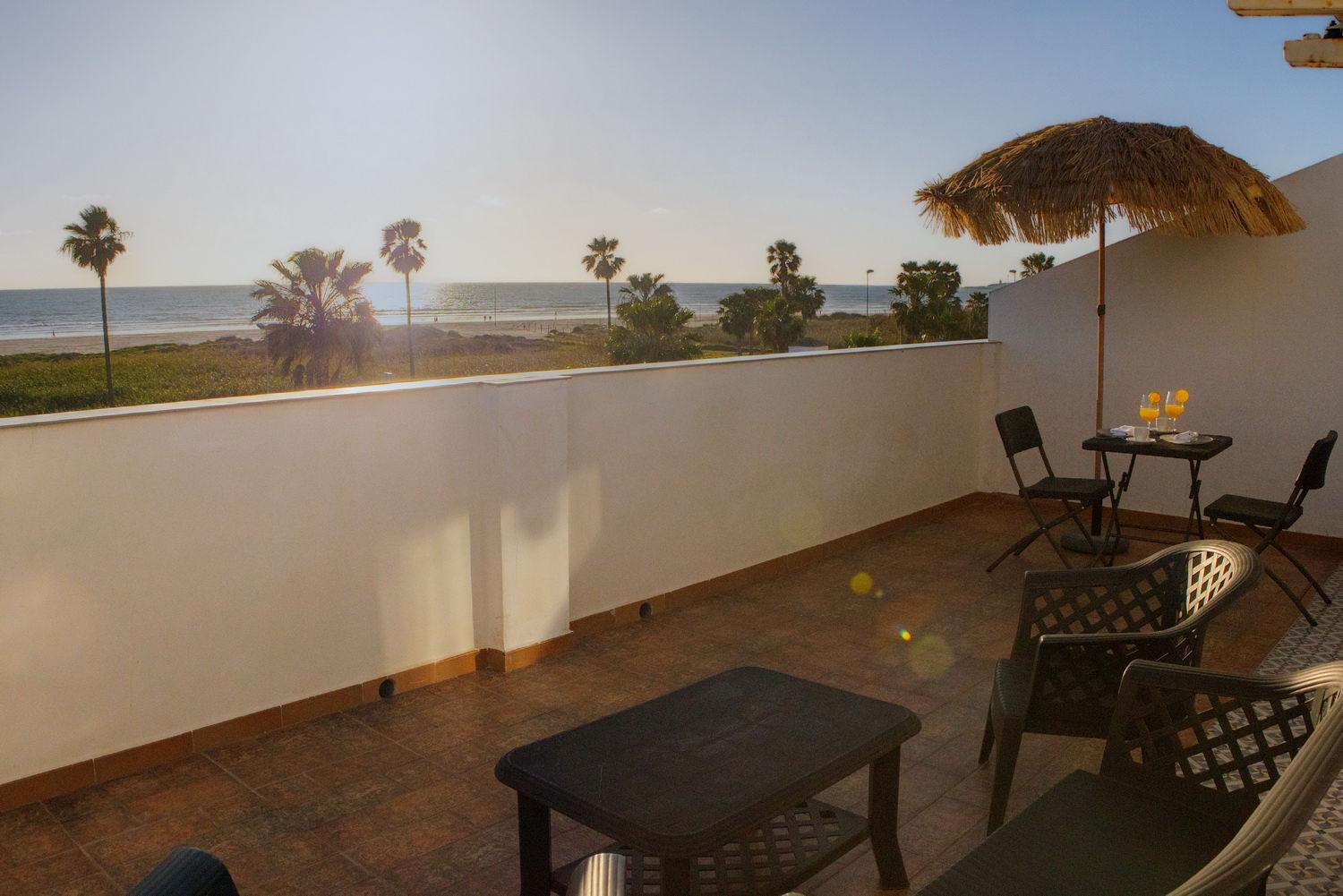 Hotel Playa Conil - Beachfront Studios & Suites Conil De La Frontera Buitenkant foto